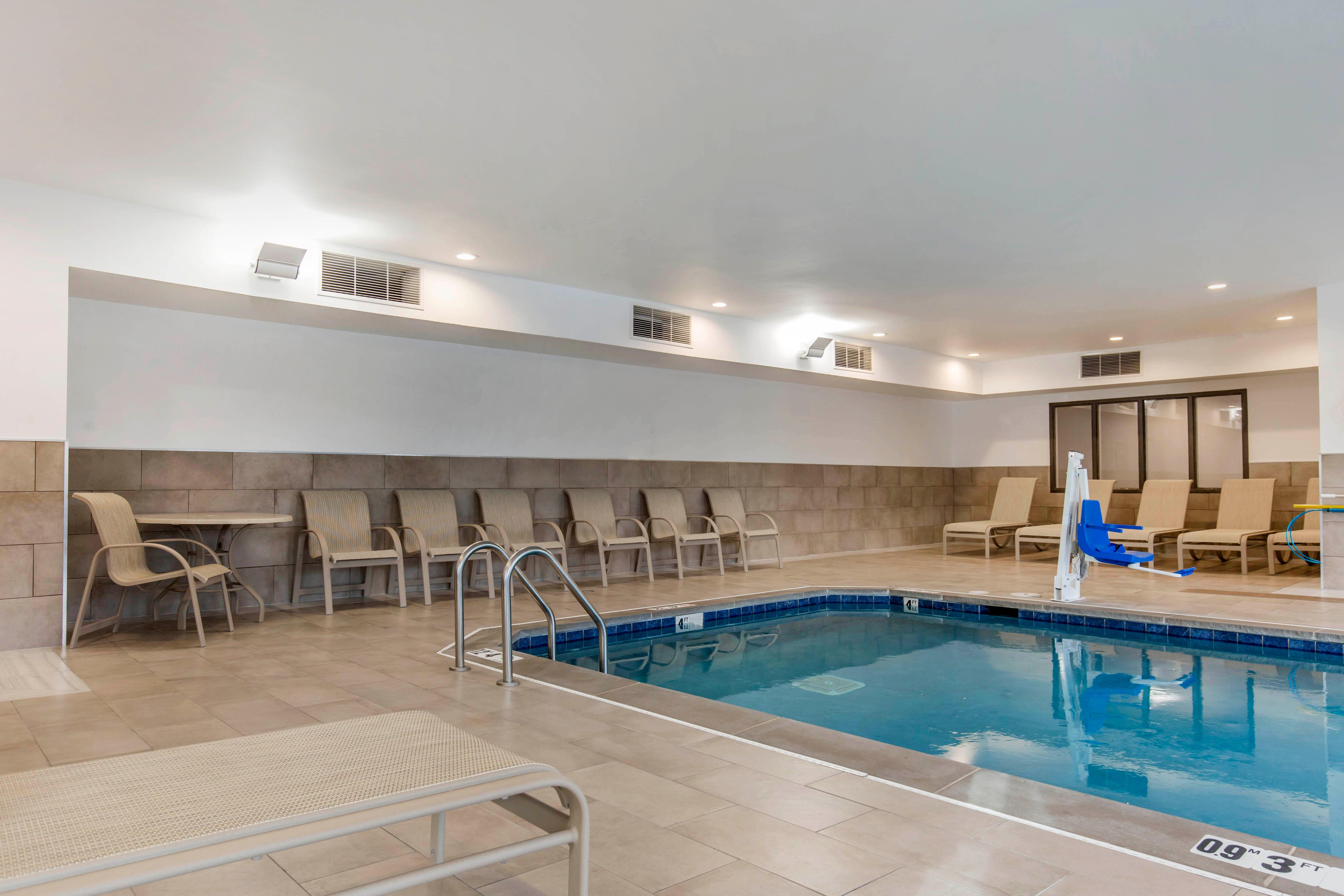 Holiday Inn Express And Suites Chicago West - St Charles By Ihg Saint Charles Exterior foto
